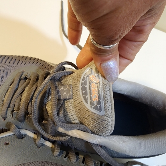 Asics women's Gel-Kayano Gray sneakers size 8 1/2 - Picture 11 of 12